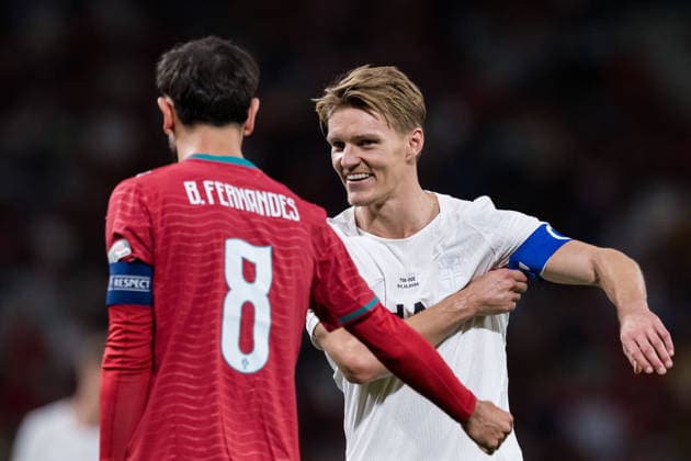 261004 Bruno Fernandes of Portugal and Martin odegaard of Norway during the Nations League football match between Portugal and Norway on October 4, 2026 in Porto. Photo: Vegard Grott BILDBYRAN kod VG VG1020 bbeng fotboll football soccer fotball nations league landskamp norge norway portugalbbeng fotboll football soccer fotball nations league landskamp norge norway portugal Copyright: VEGARDxGRoTT BB261004VG049
