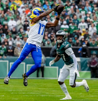 NFL, American Football Herren, USA 2026: Rams Vs Eagles OCT 04 October 4, 2026, Philadelphia, Pa, USA: Oct 4, 2026; Philadelphia, PA, USA; Los Angeles Rams wide receiver Davante Adams (17) jumps and makes a reception at Lincoln Financial Field. Mandatory Credit: Scott Serio-Cal Media(Credit Image: Scott Serio Cal Sport Media) Philadelphia Pa USA EDITORIAL USE ONLY Copyright: xx ZUMA-20261004_faf_cs17_157.jpg ScottxSeriox csmphotothree530999