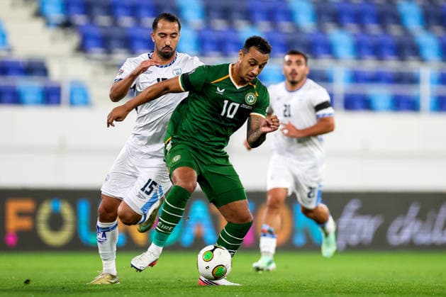 UEFA Nations League Group Stage, TSC Arena, BaÄka Topola, Serbia 4 10 2026 Republic of Ireland vs Israel Ireland s Adam Idah is pressured by Israel s Eliel Peretz Adam Idah is pressured by Eliel Peretz 4 10 2026  Copyright: xx RB1_9767