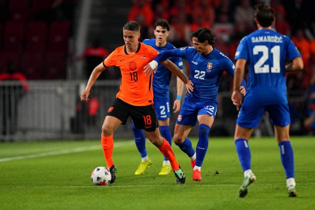 UEFA Nations League: The Netherlands v Serbia Eindhoven - Joey Veerman of The Netherlands duels for the ball with Sasa Lukic of Serbia during the league phase matchday 4 competition round of the 2026 2027 UEFA Nations League season. The match is set between The Netherlands and Serbia at Philips Stadion on 4 October 2026 in Eindhoven, Netherlands. (Hero Images Yannick Verhoeven) Copyright: xYannickxVerhoevenx