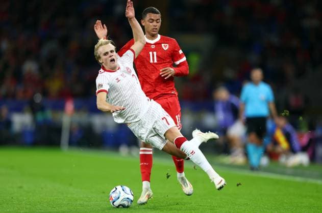 Victor Froholdt of Denmark is fouled by Brennan Johnson of Wales Wales v Denmark, UEFA Nations League, Football, Cardiff City Stadium, Cardiff, UK - 04 Oct 2026Cardiff Cardiff City Stadium United Kingdom  Copyright: xKieranxMcManus Shutterstockx 17185536p