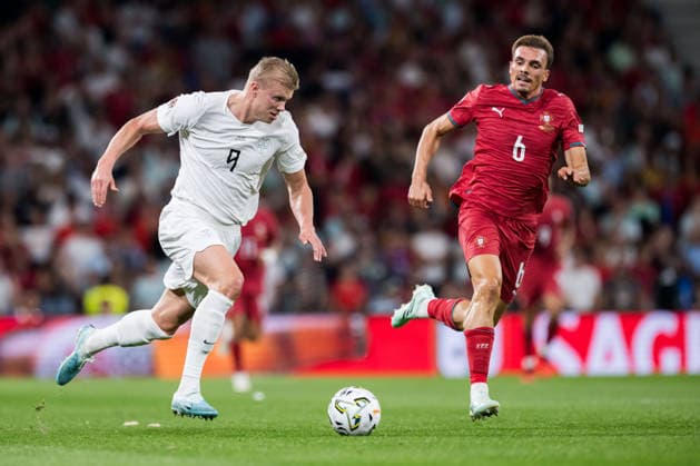 261004 Erling Braut Haaland of Norway and Joao Palhinha of Portugal during the Nations League football match between Portugal and Norway on October 4, 2026 in Porto. Photo: Vegard Grott BILDBYRAN kod VG VG1020 bbeng fotboll football soccer fotball nations league landskamp norge norway portugalbbeng fotboll football soccer fotball nations league landskamp norge norway portugal Copyright: VEGARDxGRoTT BB261004VG059