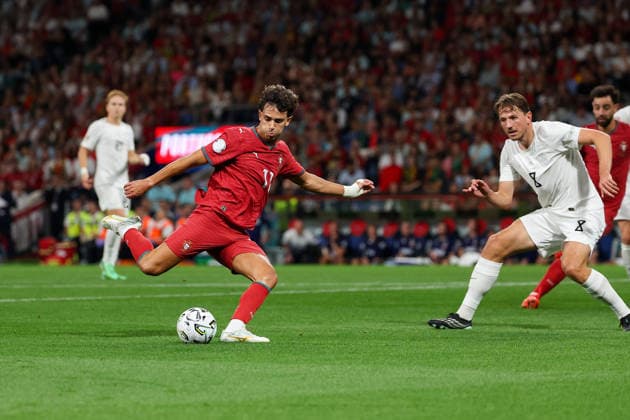 Porto, Portugal - October 04: Joao Felix (Portugal), Sander Berge (Norway), battles for the Ball during the UEFA Nations League 2026 27 League Phase Matchday 4 match between Portugal and Norway at Estadio do Dragao in Porto, Portugal Copyright: HMBxMedia JoaquimxFerreira