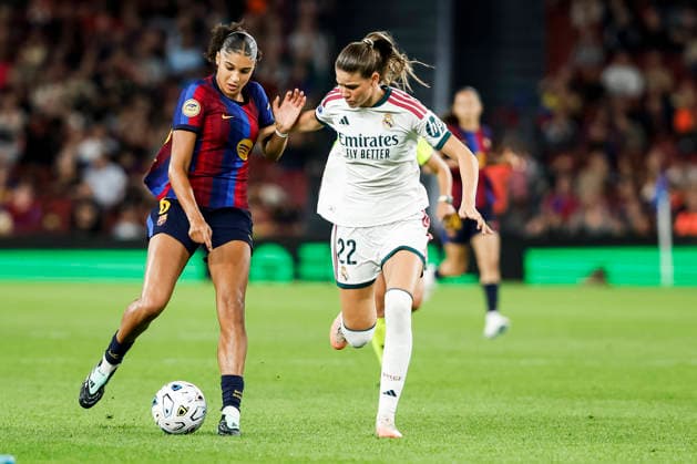 October 4, 2026, Barcelona, Barcelona, Spain: Sydney Schertenleib of FC Barcelona, Barca and Bella Astrid Christina Andersson of Real Madrid CF compete for the ball during the Spanish Women league, Liga F, football match played between FC Barcelona and Real Madrid CF at Spotify Camp Nou Stadium on October 04, 2026 in Barcelona, Spain. FC Barcelona V Real Madrid CF - Liga F  - ZUMAa181 20261004_zaa_a181_116 Copyright: xJavierxBorregox