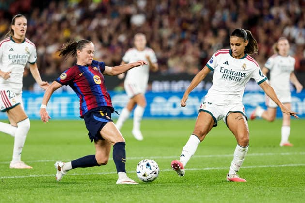 October 4, 2026, Barcelona, Barcelona, Spain: Ewa Pajor of FC Barcelona, Barca and Maelle Ourida Louisette Lakrar of Real Madrid CF compete for the ball during the Spanish Women league, Liga F, football match played between FC Barcelona and Real Madrid CF at Spotify Camp Nou Stadium on October 04, 2026 in Barcelona, Spain. FC Barcelona V Real Madrid CF - Liga F  - ZUMAa181 20261004_zaa_a181_117 Copyright: xJavierxBorregox