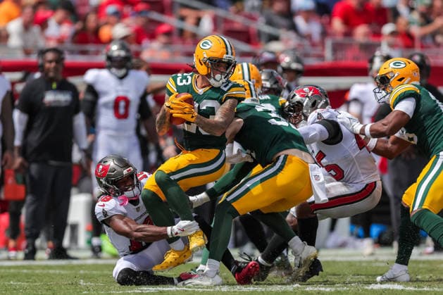 Oct 4, 2026; Tampa, FL, USA; Green Bay Packers wide receiver Skyy Moore (23) spins while returning a kickoff during the NFL, American Football Herren, USA game between the Green Bay Packers and Tampa Bay Buccaneers at Raymond James Stadium. Mandatory Credit: Taylor McFee-Cal Media Tampa USA - ZUMAc04_ 20261004_zma_c04_067 Copyright: xTaylorxMcfeex