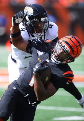 CINCINNATI, OH - OCTOBER 4: Cincinnati Bengals wide receiver Ja marr Chase 1 suffered a concussion and was ruled out of the second half of a game between the Jacksonville Jaguars and the Cincinnati Bengals on October 4, 2026, at Paycor Stadium in Cincinnati, OH. (Photo by Jeff Moreland Icon Sportswire) NFL, American Football Herren, USA OCT 04 Jaguars at Bengals EDITORIAL USE ONLY Icon168261004016