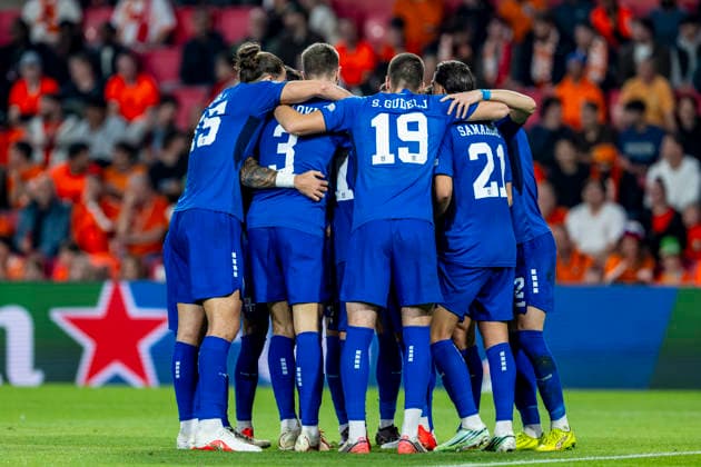EINDHOVEN - players of Servie celebrate the goal by Servie forward Mihajlo Cvetkovic, levelling the score at 1-1, during the UEFA Nations League match between Nederland and Servie at Philips Stadion on 4 October 2026 in Eindhoven, Nederland. (Photo by DeFodi Images) -