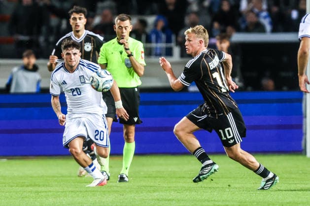 Fussball, UEFA Nations League Saison 2026 2027 Gruppe A2 - 4.Spieltag Griechenland - Deutschland 04.10.2026, Toumba Stadium Thessaloniki Christos Zafeiris (Griechenland, 20) Jonathan Burkardt (Deutschland, 10) Thessaloniki Toumba Stadium Griechenland