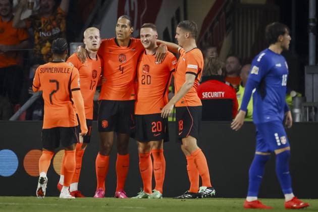 EINDHOVEN - (lr) Crysencio Summerville of the Netherlands, Mexx Meerdink of the Netherlands, Virgil van Dijk of the Netherlands, Teun Koopmeiners of the Netherlands and Joey Veerman of the Netherlands celebrate Teun Koopmeiners 1-0 goal during the UEFA Nations League match between the Netherlands and Serbia at the Philips Stadium on October 4, 2026 in Eindhoven, the Netherlands. KOEN VAN WEEL ANP xVIxANPxSportx xxANPxIVx 571520836 originalFilename: 571520836.jpg