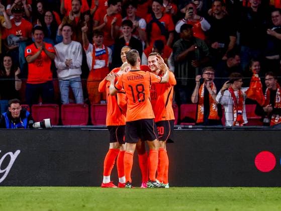 EINDHOVEN - Teun Koopmeiners of the Netherlands celebrates his team s first goal with his teammates during the UEFA Nations League match between the Netherlands and Serbia at the Philips Stadium on October 4, 2026, in Eindhoven, the Netherlands. MARCEL TER BALS ANP UEFA Nations League 2026 27 xVIxANPxSportx xMarcelxterxBalsxIVx 571520922 originalFilename: 571520922.jpg