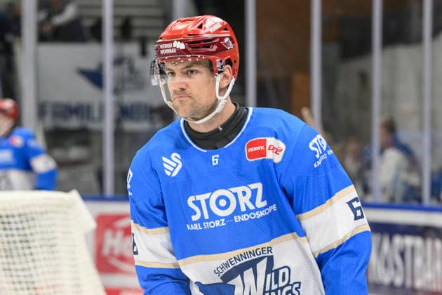 im Bild v.l. : Alex Peters (Schwenninger Wild Wings), GER, BW, VS, Penny DEL, Eishockey Liga, Spieltag 6, Schwenninger Wild Wings vs Straubing Tigers in der Helios Arena in Villingen-Schwenningen, 04.10.2026, Copyright: HMBxMedia UwexKoch