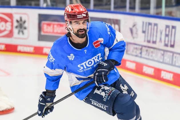 im Bild v.l. : Dominik Bittner (Schwenninger Wild Wings), GER, BW, VS, Penny DEL, Eishockey Liga, Spieltag 6, Schwenninger Wild Wings vs Straubing Tigers in der Helios Arena in Villingen-Schwenningen, 04.10.2026, Copyright: HMBxMedia UwexKoch