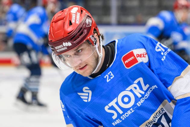 im Bild v.l. : Reed Lebsterae (Schwenninger Wild Wings), Freisteller, GER, BW, VS, Penny DEL, Eishockey Liga, Spieltag 6, Schwenninger Wild Wings vs Straubing Tigers in der Helios Arena in Villingen-Schwenningen, 04.10.2026, Copyright: HMBxMedia UwexKoch