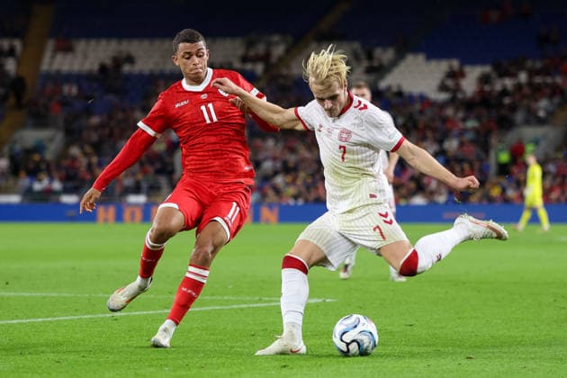 Wales v Denmark UEFA Nations League Victor Froholdt of Denmark crosses the ball with pressure from Brennan Johnson of Wales during the UEFA Nations League match at the Cardiff City Stadium, Cardiff 04 10 2026 UK Newspapers OUT Copyright: xKaraxThomasx FIL-24028-0033