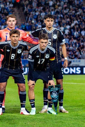 Nations League, Gruppe A, 4. Spieltag, Griechenland vs. Deutschland im Toumba Stadion in Thessaloniki Mannschaftsfoto Teamfoto Derry Scherhant (Deutschland) Malick Thiaw (Deutschland) Waldemar Anton(Deutschland) Jonas Urbig(Deutschland) Aleksandar Pavlovic (Deutschland) Lennart Karl (Deutschland) David Raum(Deutschland) Philipp Treu (Deutschland) Jonathan Burkardt (Deutschland) Tom Bischof (Deutschland) Florian Wirtz (Deutschland) Copyright: xBahhoxKarax
