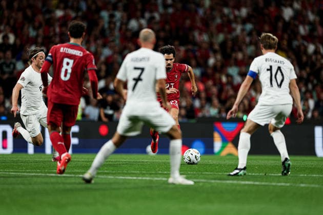 October 4, 2026, Porto, Porto, Portugal: Vitinha of Portugal controls the ball during the UEFA Nations League A 2026 27 - Matchday 4 match between Portugal and Norway at Estadio do Dragao. UEFA Nations League A 2026 27 - Matchday 4 Portugal X Norway  - ZUMAe141 20261004_zsp_e141_028 Copyright: xLuisxEirasx