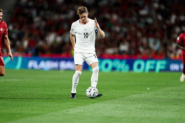 October 4, 2026, Porto, Porto, Portugal: DESCRIPTION controls the ball during the UEFA Nations League A 2026 27 - Matchday 4 match between Portugal and Norway at Estadio do Dragao. UEFA Nations League A 2026 27 - Matchday 4 Portugal X Norway  - ZUMAe141 20261004_zsp_e141_035 Copyright: xLuisxEirasx