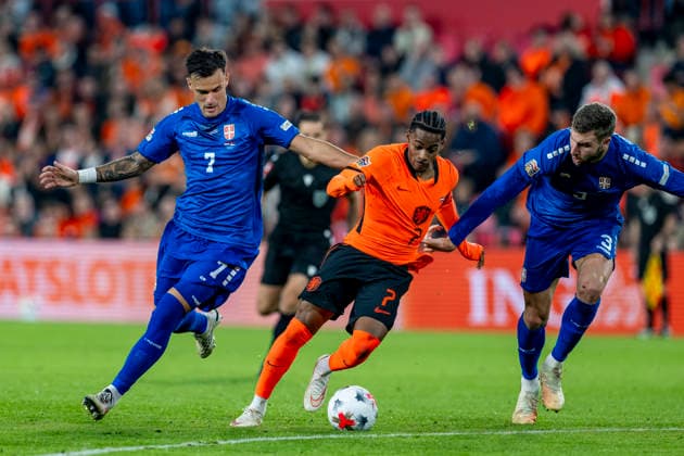 EINDHOVEN - (l-r) Serbia midfielder Aleksandar Stankovic, Netherlands forward Crysencio Summerville and Serbia defender Strahinja Pavlovic during the UEFA Nations League match between Netherlands and Serbia at Philips Stadion on 4 October 2026 in Eindhoven, Netherlands. (Photo by DeFodi Images) -