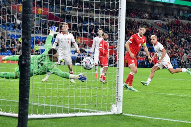 Football - 2026 2027 UEFA Nations League - League A, Group Four: Wales vs. Denmark - Cardiff City Stadium - Sunday 4th October 2026 Danny Ward WALES goalkeeper saves a header from Rasmus Hojlund DENMARK colorsport winston bynorth 