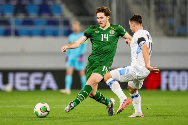 UEFA Nations League Group Stage, TSC Arena, BaÄka Topola, Serbia 4 10 2026 Republic of Ireland vs Israel Ireland s Conor Coventry with Israel s Oscar Gloukh Conor Coventry with Oscar Gloukh 4 10 2026  Copyright: xx RB1_3174