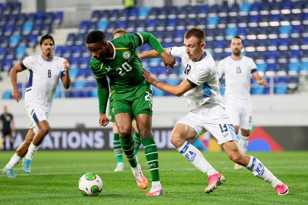 UEFA Nations League Group Stage, TSC Arena, BaÄka Topola, Serbia 4 10 2026 Republic of Ireland vs Israel Ireland s Chiedozie Ogbene is pressured by Israel s Nikita Stoinov Chiedozie Ogbene is pressured by Nikita Stoinov 4 10 2026  Copyright: xx RB2_2073