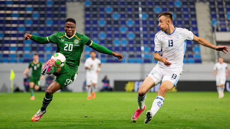UEFA Nations League Group Stage, TSC Arena, BaÄka Topola, Serbia 4 10 2026 Republic of Ireland vs Israel Ireland s Chiedozie Ogbene with Israel s Nikita Stoinov Chiedozie Ogbene with Nikita Stoinov 4 10 2026  Copyright: xx RB2_2097