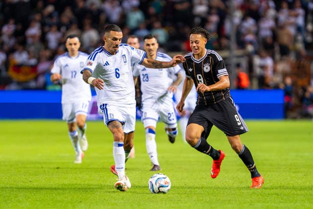 Dimitris Kourbelis (Griechenland, 06) und Derry Scherhant (Deutschland, Germany, 09) Griechenland vs. Deutschland, Fussball, UEFA Nations Leauge, 4. Spieltag, Saison 2026 2027, 04.10.2026 Griechenland vs. Deutschland, Fussball, UEFA Nations Leauge, 4. Spieltag, Saison 2026 2027, 04.10.2026 Thessaloniki Copyright: xEibner-Pressefoto J.xDerondeaux EP_JDU