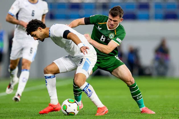 UEFA Nations League Group Stage, TSC Arena, BaÄka Topola, Serbia 4 10 2026 Republic of Ireland vs Israel Israel s Roy Revivo is pressured by Ireland s Jason Knight Roy Revivo is pressured by Jason Knight 4 10 2026  Copyright: xx RB1_3565