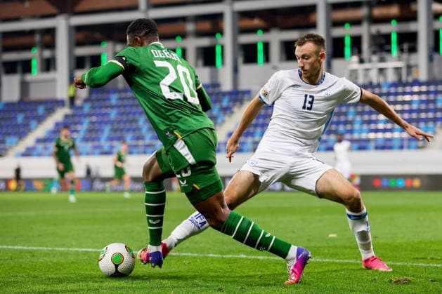 UEFA Nations League Group Stage, TSC Arena, BaÄka Topola, Serbia 4 10 2026 Republic of Ireland vs Israel Ireland s Chiedozie Ogbene dribbles past Israel s Nikita Stoinov Chiedozie Ogbene dribbles past Nikita Stoinov 4 10 2026  Copyright: xx RB2_2185