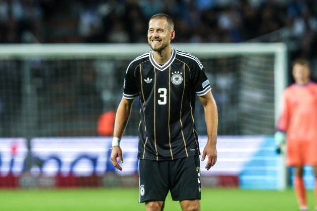 Fussball, UEFA Nations League Saison 2026 2027 Gruppe A2 - 4.Spieltag Griechenland - Deutschland 04.10.2026, Toumba Stadium Thessaloniki Waldemar Anton (Deutschland, 3) Thessaloniki Toumba Stadium Griechenland