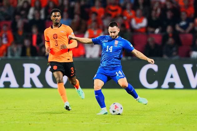 2026-10-04 UEFA Nations League: Netherlands v Serbia EINDHOVEN, NETHERLANDS - OCTOBER 4: Jorrel Hato of Netherlands and Andrija Zivkovic of Serbia during the UEFA Nations League match between Netherlands and Serbia at Philips Stadion on October 4, 2026 in Eindhoven, Netherlands. Eindhoven Philips Stadion Netherlands Content not available for redistribution in The Netherlands directly or indirectly through any third parties. Copyright: xAndrexWeeningx