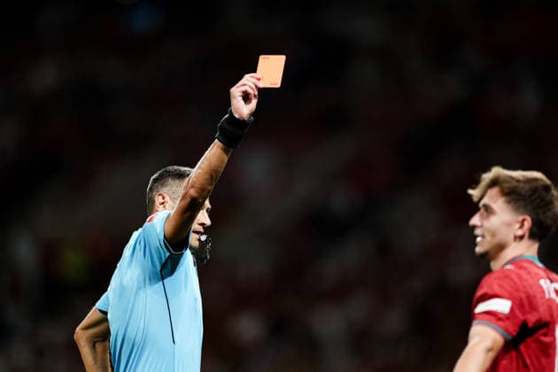 October 4, 2026, Porto, Porto, Portugal: PORTO, PORTUGAL - OCTOBER 03: Francisco ConceioÂßao receives a red card during the UEFA Nations League A 2026 27 - Matchday 4 match between Portugal and Norway at Estadio do Dragao. UEFA Nations League A 2026 27 - Matchday 4 Portugal X Norway  - ZUMAe141 20261004_zsp_e141_094 Copyright: xLuisxEirasx