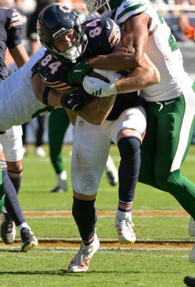 Chicago Bears tight end Colston Loveland (84) struggles for the first down in the fourth quarter against the New York Jets at Soldier Field in Chicago on Sunday, October 4, 2026. Bears defeated the Jets 23-12.  CHI20261004125 MARKxBLACK