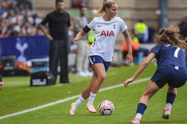 LEYTON, ENGLAND - October 04: Olivia Holdt (11) of Tottenham Hotspur on the ball during the Women’s Super League match at Brisbane Road Stadium, Leyton, on October 04, 2026 in London, England Copyright: xJodyxDemay-Daviesx xSPPx Sportspressphoto_SPR245631