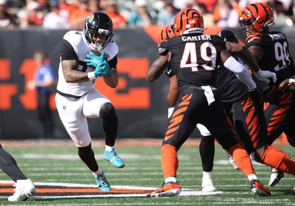 CINCINNATI, OH - OCTOBER 4: Jacksonville Jaguars running back Chris Rodriguez Jr. 24 runs the ball in a game between the Jacksonville Jaguars and the Cincinnati Bengals on October 4, 2026, at Paycor Stadium in Cincinnati, OH. (Photo by Jeff Moreland Icon Sportswire) NFL, American Football Herren, USA OCT 04 Jaguars at Bengals EDITORIAL USE ONLY Icon168261004029