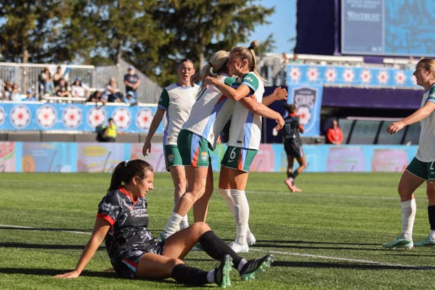 EVANSTON, USA - October 4: Lindsey Heaps (10 Denver Summit FC) and Janine Sonis (6 Denver Summit FC) celebrates after the second goal during the game between the Chicago Stars FC and Denver Summit FC at Northwestern Medicine Field at Martin Stadium on Sunday, October 4 in Evanston, USA Copyright: xShainaxBenhiyoun SPPx Sportspressphoto_SPR245645