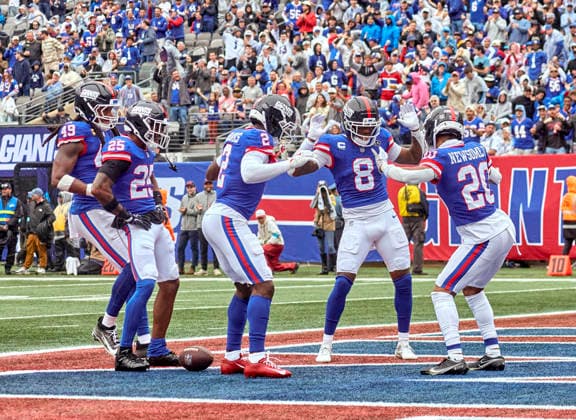 New York Giants cornerback Greg Newsome II (20) celebrates with teammates after making an interception against the Arizona Cardinals during a NFL, American Football Herren, USA game at MetLife Stadium in East Rutherford, New Jersey. CSM NFL 2026: Cardinals Vs Giants OCT 04  - ZUMAc04_ 20261004_zma_c04_181 Copyright: xDuncanxWilliamsx