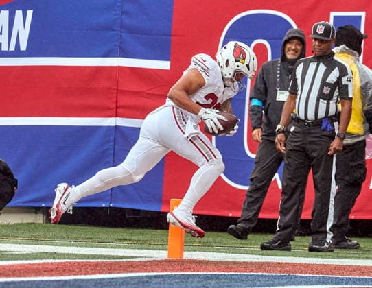 Arizona Cardinals running back Tyler Allgeier (22) scores a touchdown against the New York Giants during a NFL, American Football Herren, USA game at MetLife Stadium in East Rutherford, New Jersey. CSM East Rutherford United States - ZUMAc04_ 20261004_zma_c04_178 Copyright: xDuncanxWilliamsx