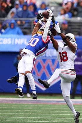 EAST RUTHERFORD, NJ - OCTOBER 04: Greg Newsome II 20 of the New York Giants intercepts a pass during the game against the Arizona Cardinals on October 4, 2026 at MetLife Stadium in East Rutherford, New Jersey. (Photo by Rich Graessle Icon Sportswire) NFL, American Football Herren, USA OCT 04 Cardinals at Giants EDITORIAL USE ONLY Icon26100432833