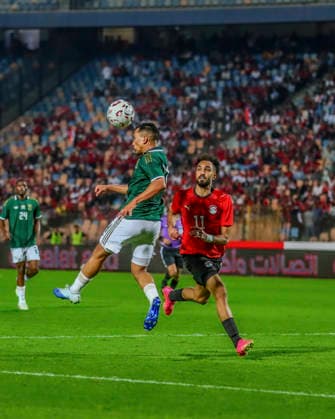 Cairo Egypt South Africa Match A South African defender heads the ball as Mostafa Ziko looks on during a match at Cairo International Stadium in Cairo, Egypt on October 4, 2026. The International Friendly, Länderspiel, Nationalmannschaft match serves as preparation for both national teams ahead of upcoming regional and continental football competitions. Cairo Cairo Egypt Copyright: xRahmaxAbdelazizx