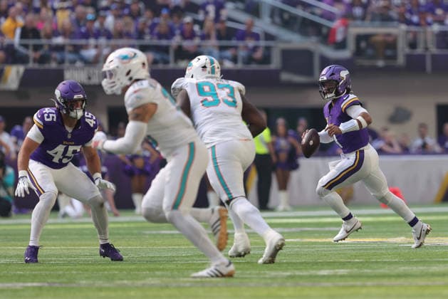MINNEAPOLIS, MN - OCTOBER 04: Minnesota Vikings quarterback Kyler Murray (1) looks to pass the ball during the first half of the NFL, American Football Herren, USA game between the Miami Dolphins and the Minnesota Vikings on October 4th, 2026, at U.S. Bank Stadium in Minneapolis, MN. (Photo by Bailey Hillesheim Icon Sportswire) NFL: OCT 04 Dolphins at Vikings EDITORIAL USE ONLY Icon20261004010