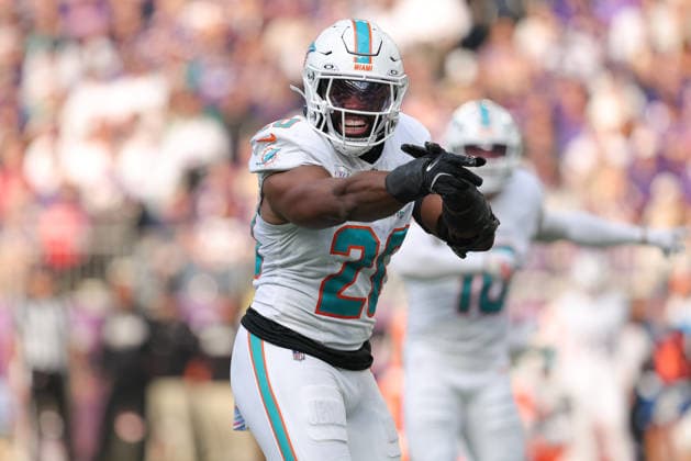 MINNEAPOLIS, MN - OCTOBER 04: Miami Dolphins linebacker Jordyn Brooks (20) looks on during the first half of the NFL, American Football Herren, USA game between the Miami Dolphins and the Minnesota Vikings on October 4th, 2026, at U.S. Bank Stadium in Minneapolis, MN. (Photo by Bailey Hillesheim Icon Sportswire) NFL: OCT 04 Dolphins at Vikings EDITORIAL USE ONLY Icon20261004023