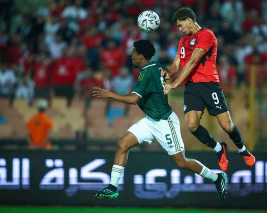 Egypt v South Africa - International Friendly, Länderspiel, Nationalmannschaft Hamza Abdel Karim and Lebone Seema during the international friendly match between Egypt and South Africa at Cairo International Stadium, Cairo, Egypt Cairo Cairo EGYPT Copyright: xMohamedxTageldinx