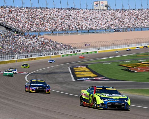 LAS VEGAS, NV - OCTOBER 04: Kyle Larson ( 5 Hendrick Motorsports HendrickCars Chevrolet) races across the front straight during the early laps of the NASCAR, Motorsport, USA Cup Series Playoffs South Point 400 at Las Vegas Motor Speedway Sunday Oct. 4, 2026 in Las Vegas, Nevada. (Photo by Will Lester Icon Sportswire) AUTO: OCT 04 NASCAR Cup Series Playoffs South Point 400 EDITORIAL USE ONLY Icon26100429242