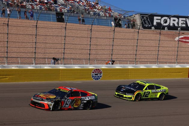 LAS VEGAS, CA - OCTOBER 04: Chase Briscoe ( 19 Joe Gibbs Racing Bass Pro Shops Toyota) leads Ryan Blaney ( 12 Team Penske Menards Duracell Ford) during the South Point 400 NASCAR, Motorsport, USA Cup Series Chase playoff race on October 4, 2026 at Las Vegas Motor Speedway in Las Vegas, NV. (Photo by Marc Sanchez LVMS Icon Sportswire) AUTO: OCT 04 NASCAR Cup Series Playoffs South Point 400 EDITORIAL USE ONLY Icon14426100425710