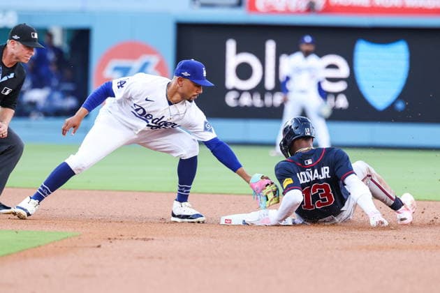 MLB, Baseball Herren, USA National League Division Series - Dodgers vs Braves Game 2 Dodgers shortstop Mookie Betts (L) attempts to tag Braves outfielder Ronald Acuna Jr. on a steal attempt in the first inning in Game 2 of the National League Division Series against the Atlanta Braves at UNIQLO Field at Dodger Stadium in Los Angeles, California, USA, 04 October 2026. LOS ANGELES CALIFORNIA United States  Copyright: xCHRISxTORRESx
