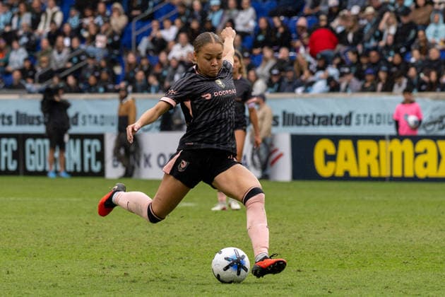 Gotham FC Vs Angel City FC in an NWSL regular-season at Sports Illustrated Stadium in Harrison , United States - 4 OCT 2026. Savy King of Angel City FC seen in action during a NWSL regular season match between Angel City FC and Gotham FC at Sports Illustrated Stadium. Final Score; Gotham FC 1 : 1 Angel City FC. Harrison United States Copyright: xRonaldxSmitsx xSOPAxImagesx GothamAngel-24