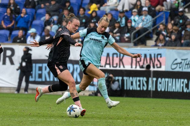 Gotham FC Vs Angel City FC in an NWSL regular-season at Sports Illustrated Stadium in Harrison , United States - 4 OCT 2026. Maiara Niehues of the Angel City FC and Jaelin Howell of Gotham FC seen in action during a NWSL regular season match between Angel City FC and Gotham FC at Sports Illustrated Stadium. Final Score; Gotham FC 1 : 1 Angel City FC. Harrison United States Copyright: xRonaldxSmitsx xSOPAxImagesx GothamAngel-25