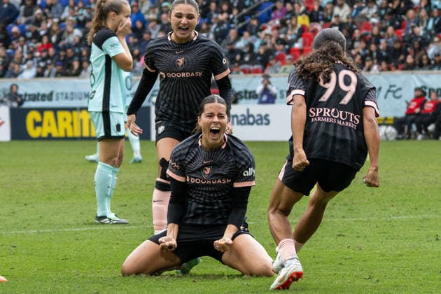 Gotham FC Vs Angel City FC in an NWSL regular-season at Sports Illustrated Stadium in Harrison , United States - 4 OCT 2026. Emily Sams of Angel City FC and her teammates seen celebrating a goal during a NWSL regular season match between Angel City FC and Gotham FC at Sports Illustrated Stadium. Final Score; Gotham FC 1 : 1 Angel City FC. Harrison United States Copyright: xRonaldxSmitsx xSOPAxImagesx GothamAngel-32